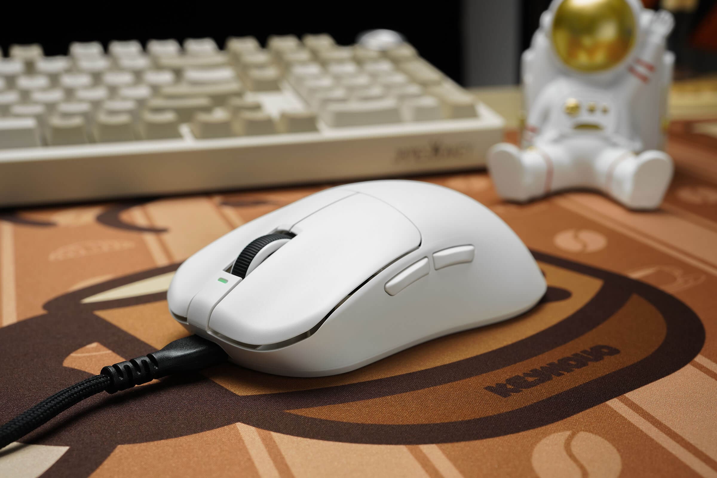 VGN Dragonfly F1 Moba Gaming Mouse - Lightweight 55g, 3 modes, PAW3395, Huano mouse wheel, Smart Speed, 4000Hz Polling rate 6 VGN Dragon Fly F1 slide 1