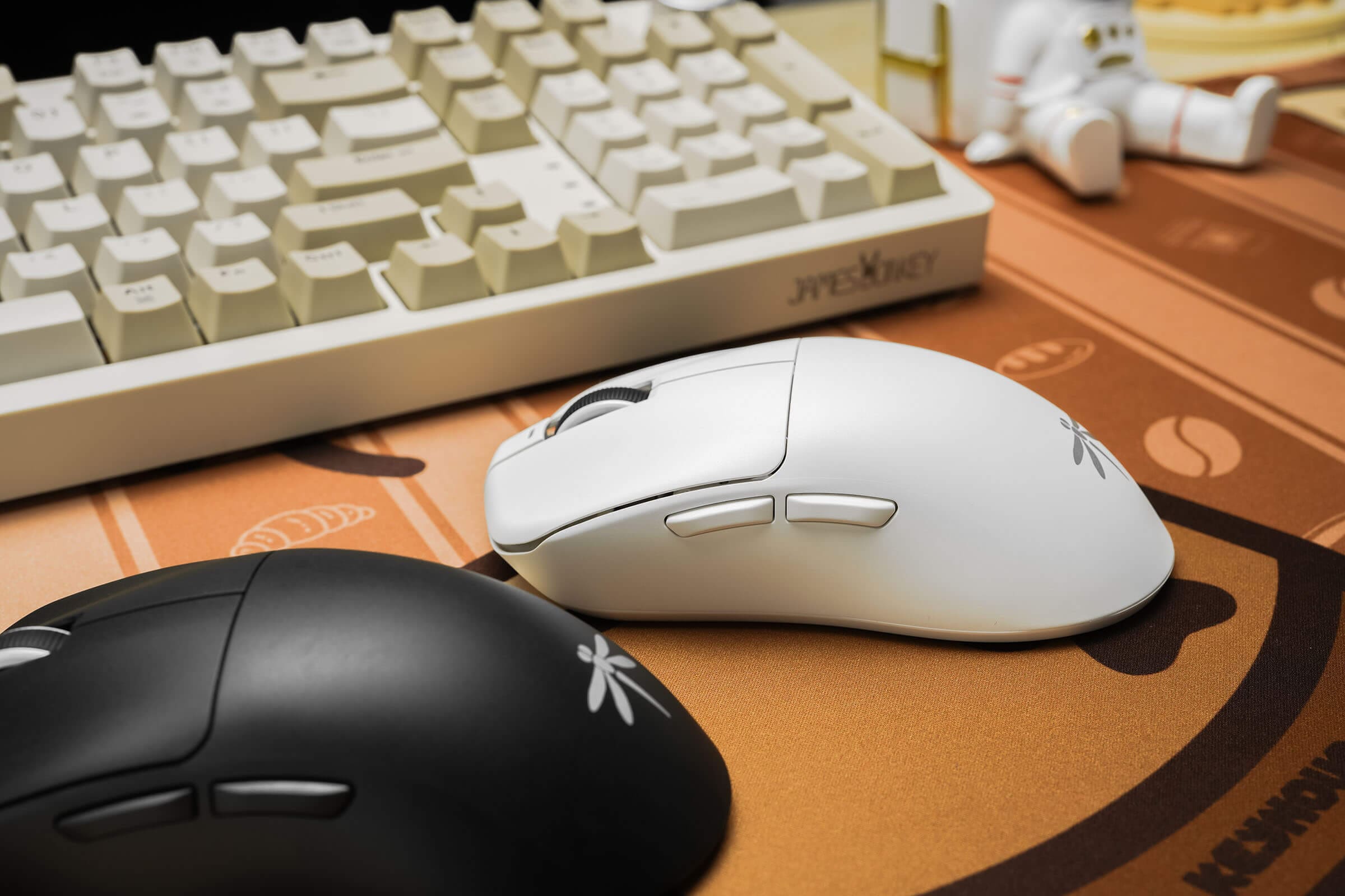 VGN Dragonfly F1 Moba Gaming Mouse - Lightweight 55g, 3 modes, PAW3395, Huano mouse wheel, Smart Speed, 4000Hz Polling rate 15 VGN Dragon Fly F1 slide 11