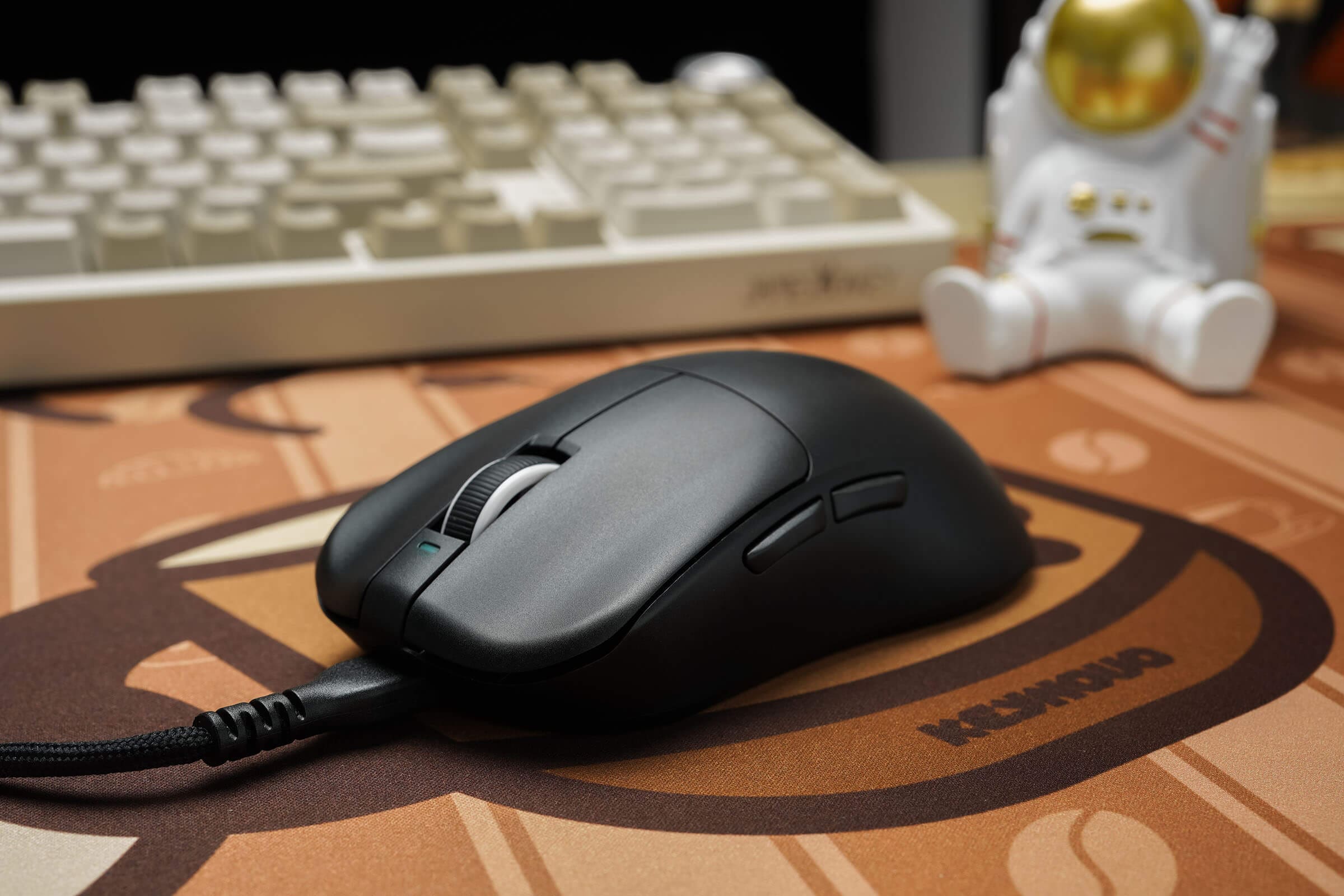 VGN Dragonfly F1 Moba Gaming Mouse - Lightweight 55g, 3 modes, PAW3395, Huano mouse wheel, Smart Speed, 4000Hz Polling rate 7 VGN Dragon Fly F1 slide 2