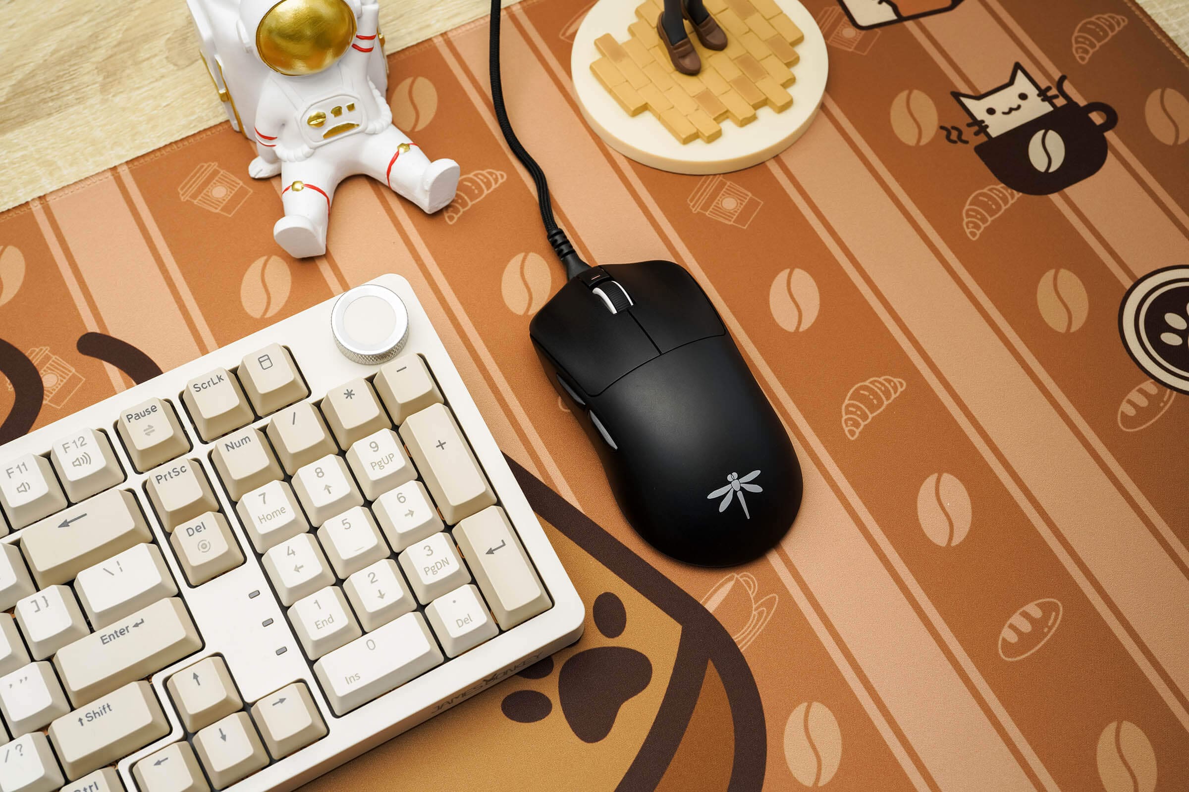 VGN Dragonfly F1 Moba Gaming Mouse - Lightweight 55g, 3 modes, PAW3395, Huano mouse wheel, Smart Speed, 4000Hz Polling rate 8 VGN Dragon Fly F1 slide 3