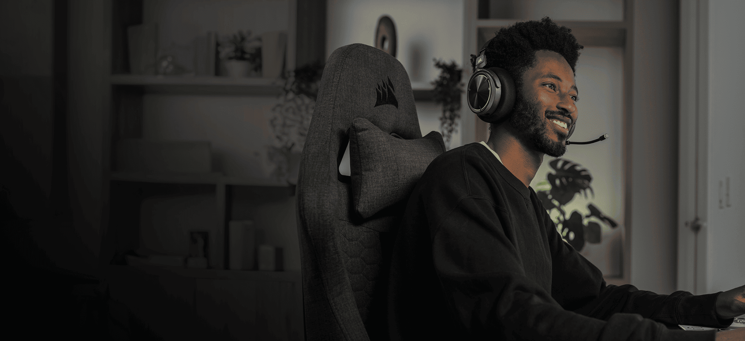 CORSAIR VIRTUOSO MAX WIRELESS Gaming Headset - Silver 18 bluetooth wireless bg img